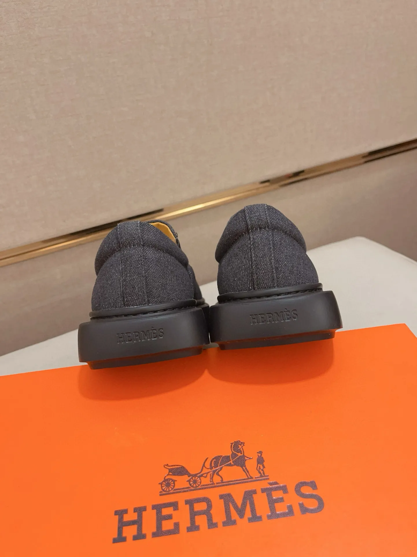 Men's clothing and shoes💰: 442💰《HERMES》【Classic original single version】Hermès; top 🔝purchase agent🔍🔍men's latest 🇺🇸 counter sales simultaneously, imported from Italy original ▲▲cowhide ▲▲ (high-end, nobility, class) ) Exquisite workmanship (Italian 🇮🇹 imported water-dyed 🐂 cowhide lining) sole: original sole provided by the original factory, ⚠️exclusive double-layer activity·TPR·rubber·combined molded outsole; super comfortable·wear-resistant·non-slip·environmental protection The real thing is more beautiful if you take the real thing (high quality, follow the order). You can enter and exit the counter at will * Number of yards: 38-44 (45 can be customized and cannot be returned or exchanged)